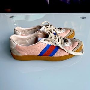 Authentic Gucci sneakers . Great condition . Had them on 2 times .